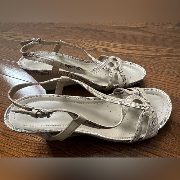 NWOT Geox Respira Snake Skin and Wedge Sandals in size 39 - Picture 4 of 4